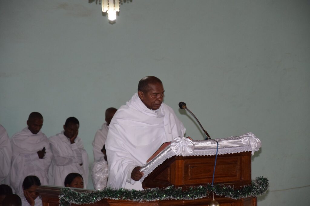 DADA RAVITA Petera Raiamandreny mitondrany Fifohazana niandohaha tao ambatoreny soatanana